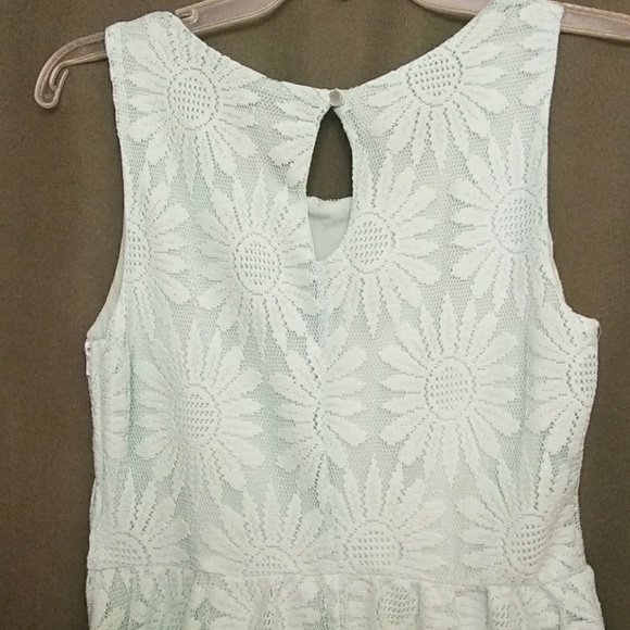 Dress - Picture 4 of 7